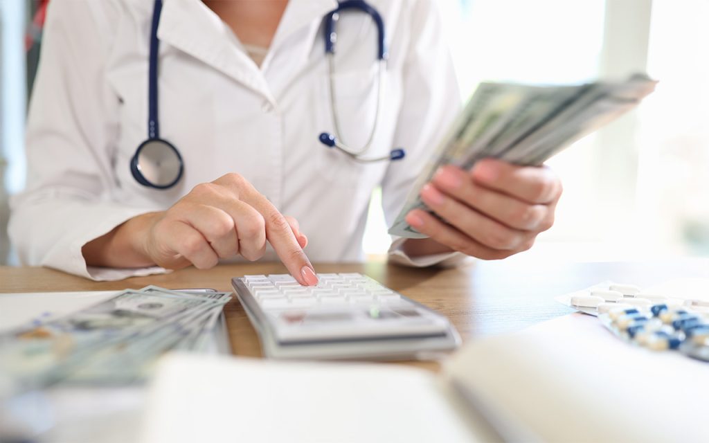 RCM for Specialty Clinics: What Works & What Doesn’t